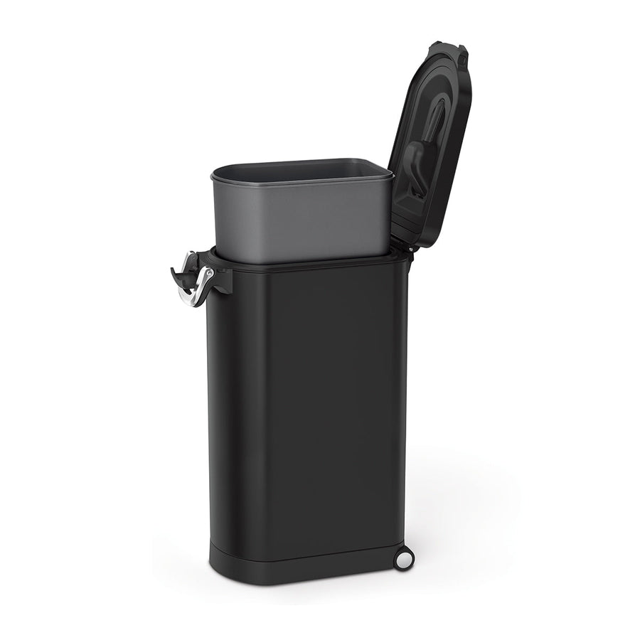 très grande poubelle destinée aux aliments pour animaux