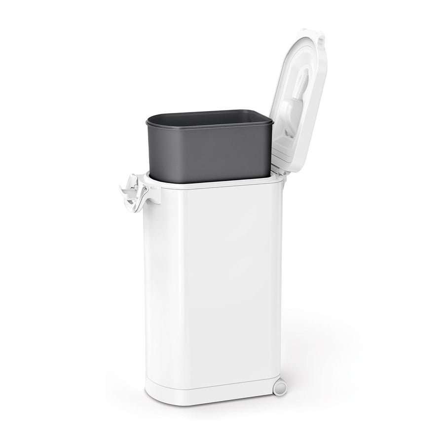 très grande poubelle destinée aux aliments pour animaux